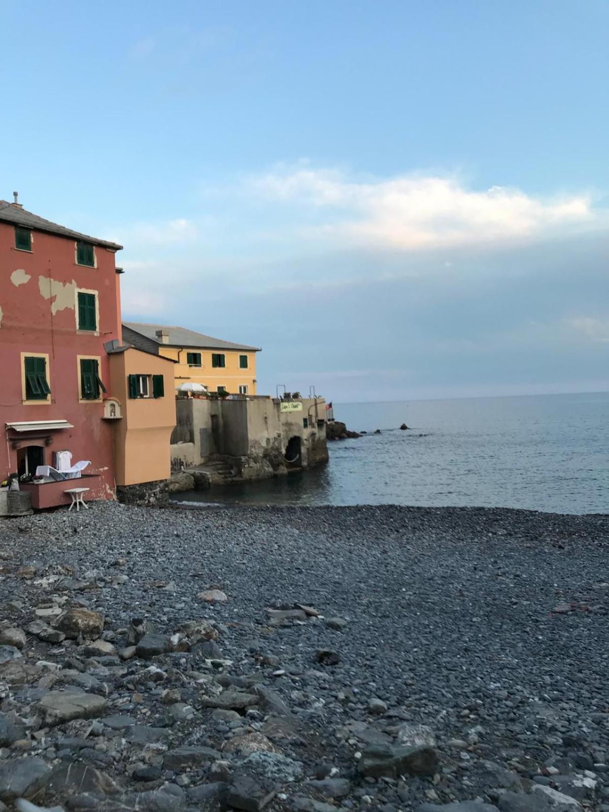 Casa Sulla Spiaggia Di Boccadasse Genua Exteriör bild