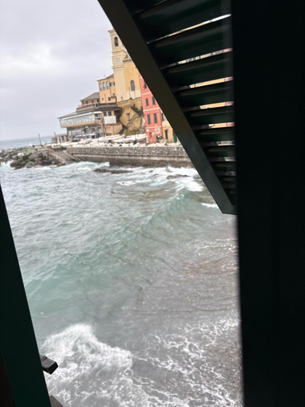 Casa Sulla Spiaggia Di Boccadasse Genua Exteriör bild